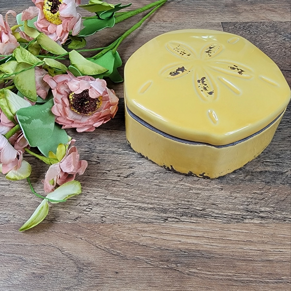🆕️Yellow Sand Dollar Ceramic Trinket Box